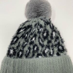 NEW- Winter Pom Pom Hat!